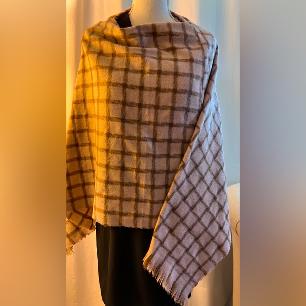 Cozy warm pink and chocolate geometrical cape